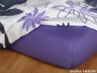 Kvalitná plachta jersey vo fialovej farbe v purpurovom odtieni
