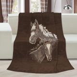Hrejivá deka vzorovaná s motívom koňa | 150/200