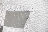Posteľné prádlo so vzorom patchworku a kombináciu ornamenu šedej farby