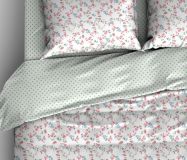 Krepové posteľné prádlo sedliackeho štýlu so vzorom drobných kvietkov a bodiek ladené do bielo-zelenej farby