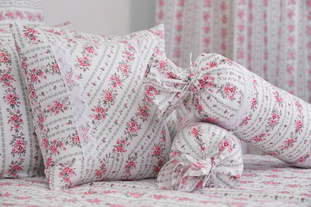 Krepove romantická posteľná bielizeň so vzorom kvetov v slušných farbách Lorenzo