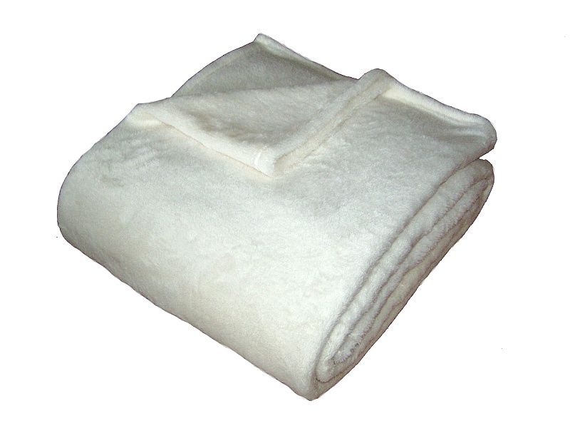 Žiadaná soft deka bielej farby Dadka